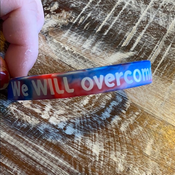 COViD STRONG silicone bracelets - Picture 4 of 4